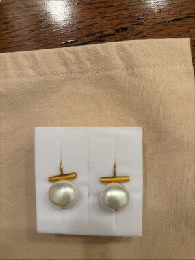 Gold Bar and Pearl Drop Earrings - Cream Pearls